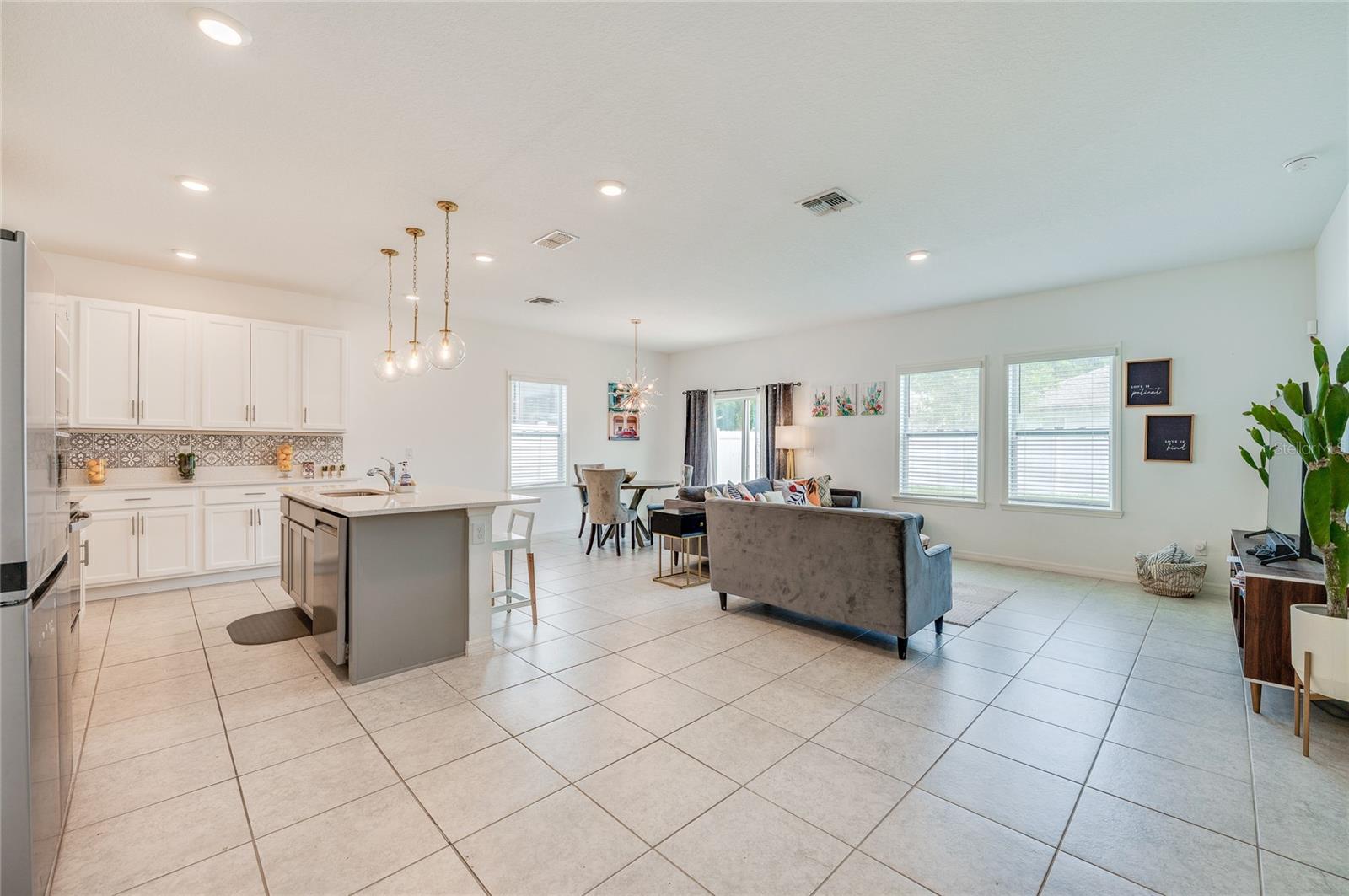 LINCOLN OAKS - Residential