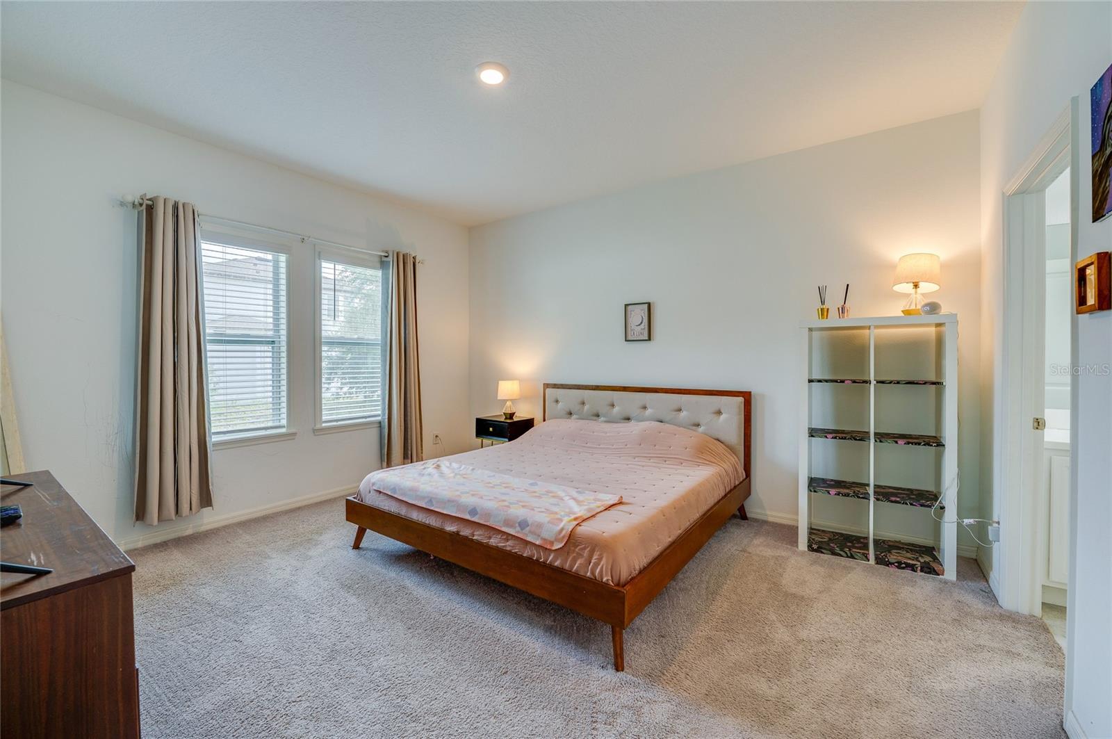 LINCOLN OAKS - Residential