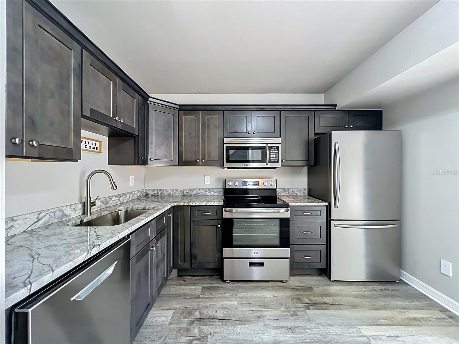 PARK AVE VILLAS - Residential
