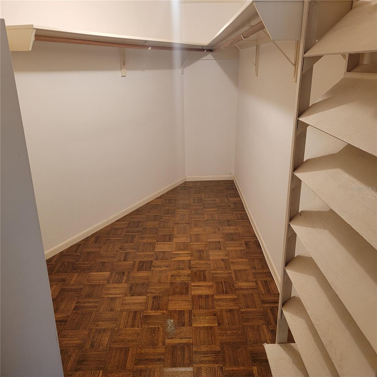REGENCY HOUSE - Residential