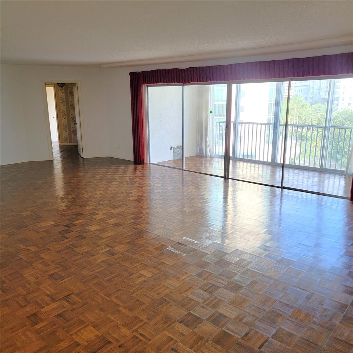 REGENCY HOUSE - Residential