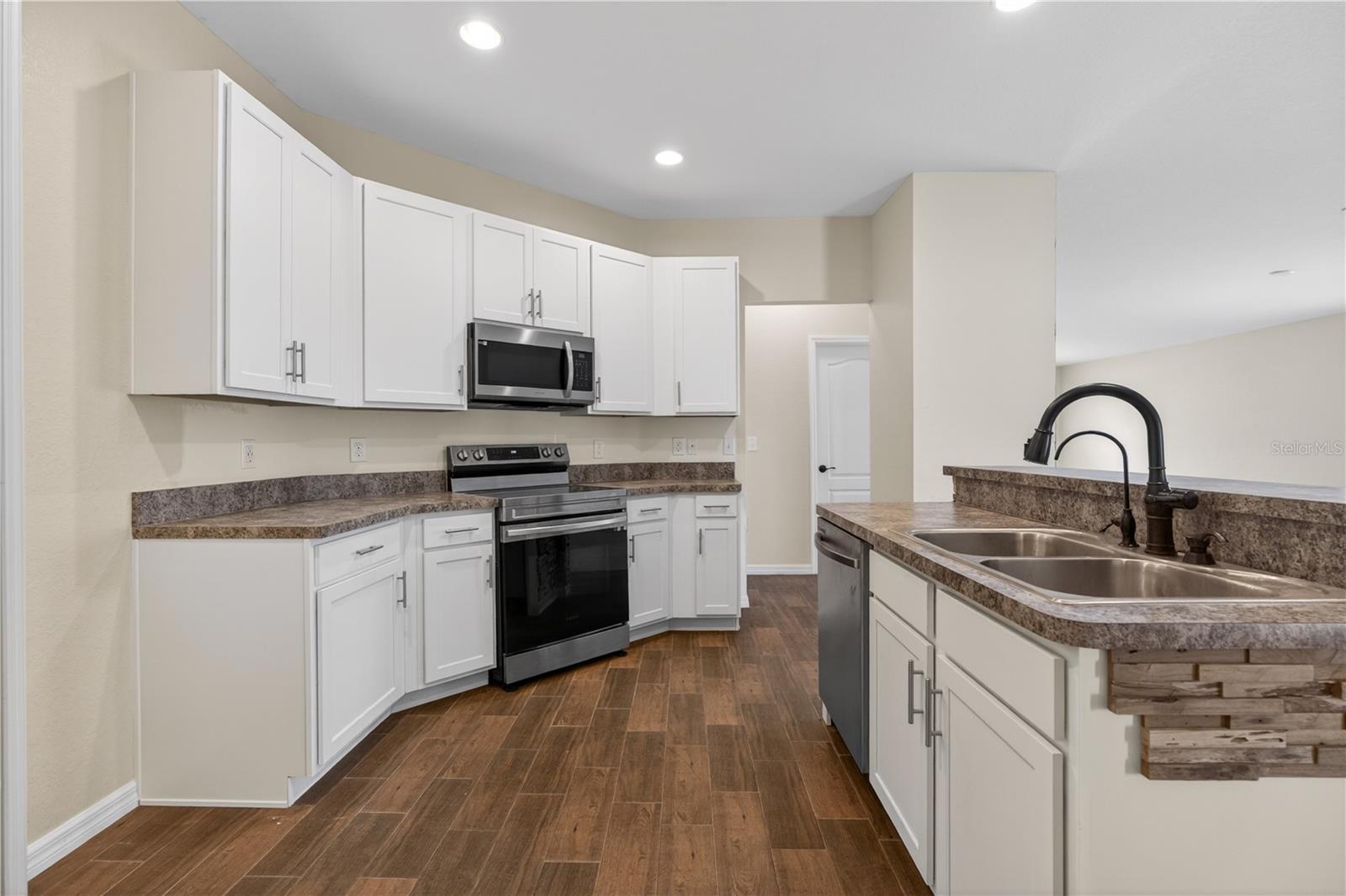 THOMPSON PRESERVE - Residential