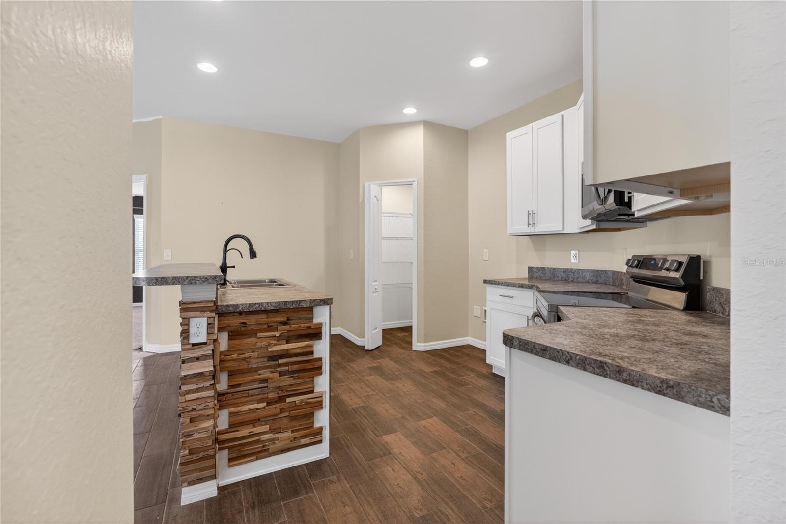 THOMPSON PRESERVE - Residential