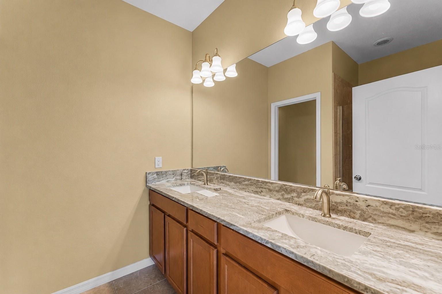 SAVANNAH LNDGS - Residential