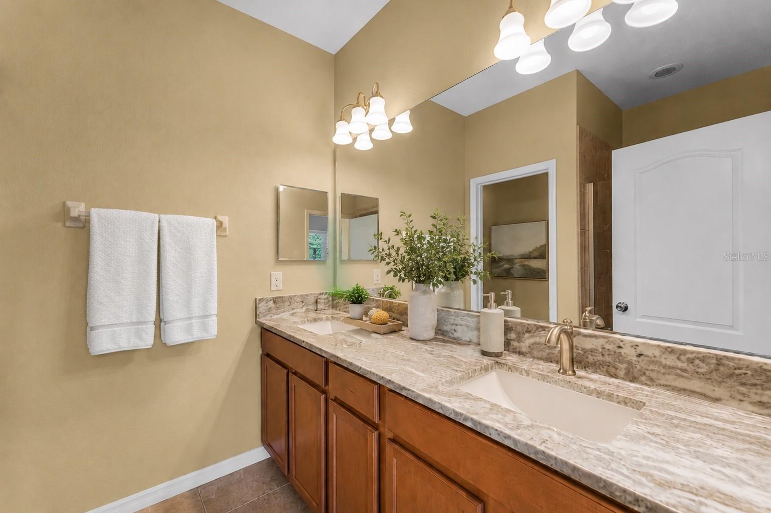 SAVANNAH LNDGS - Residential