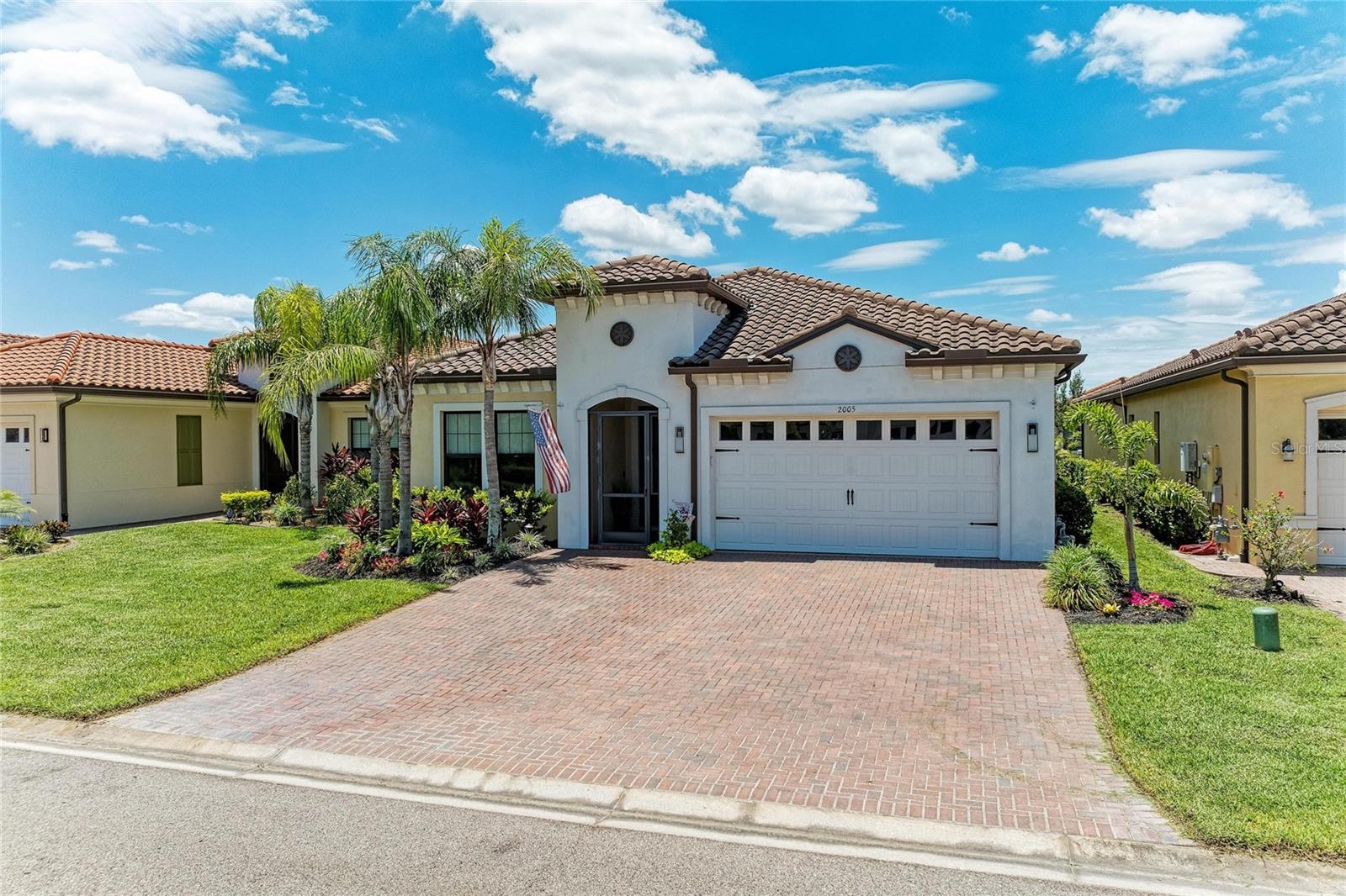 SANCTUARY COVE - Residential