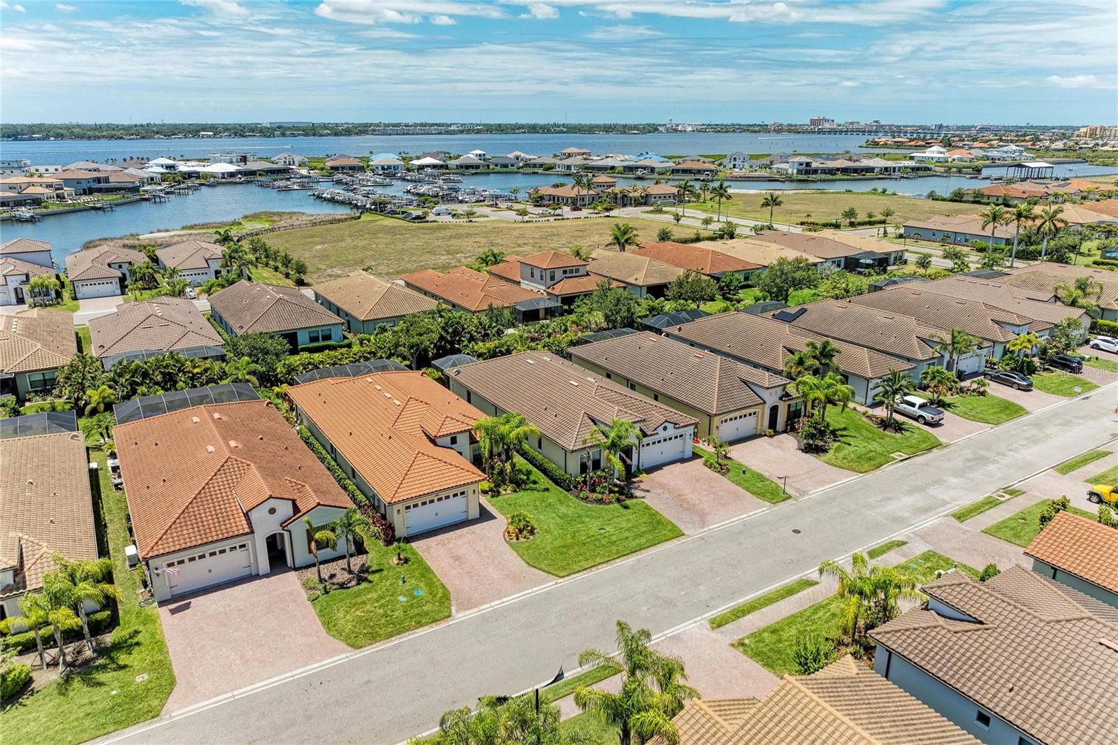 SANCTUARY COVE - Residential