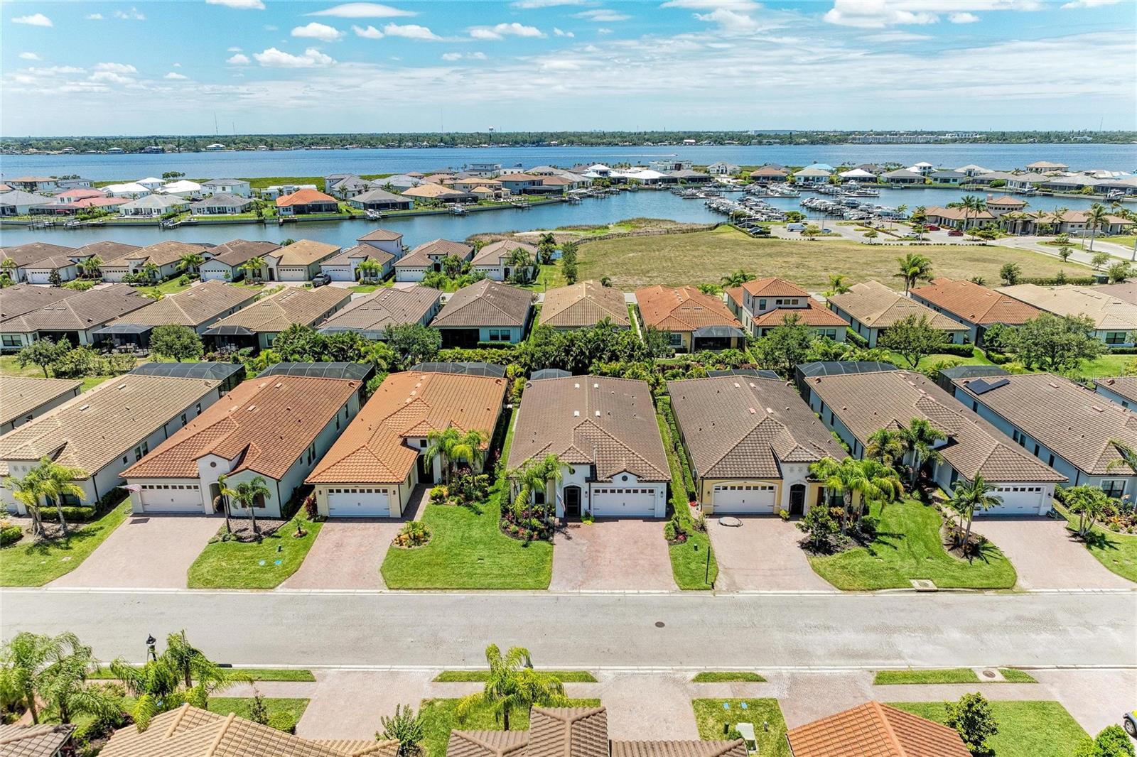 SANCTUARY COVE - Residential