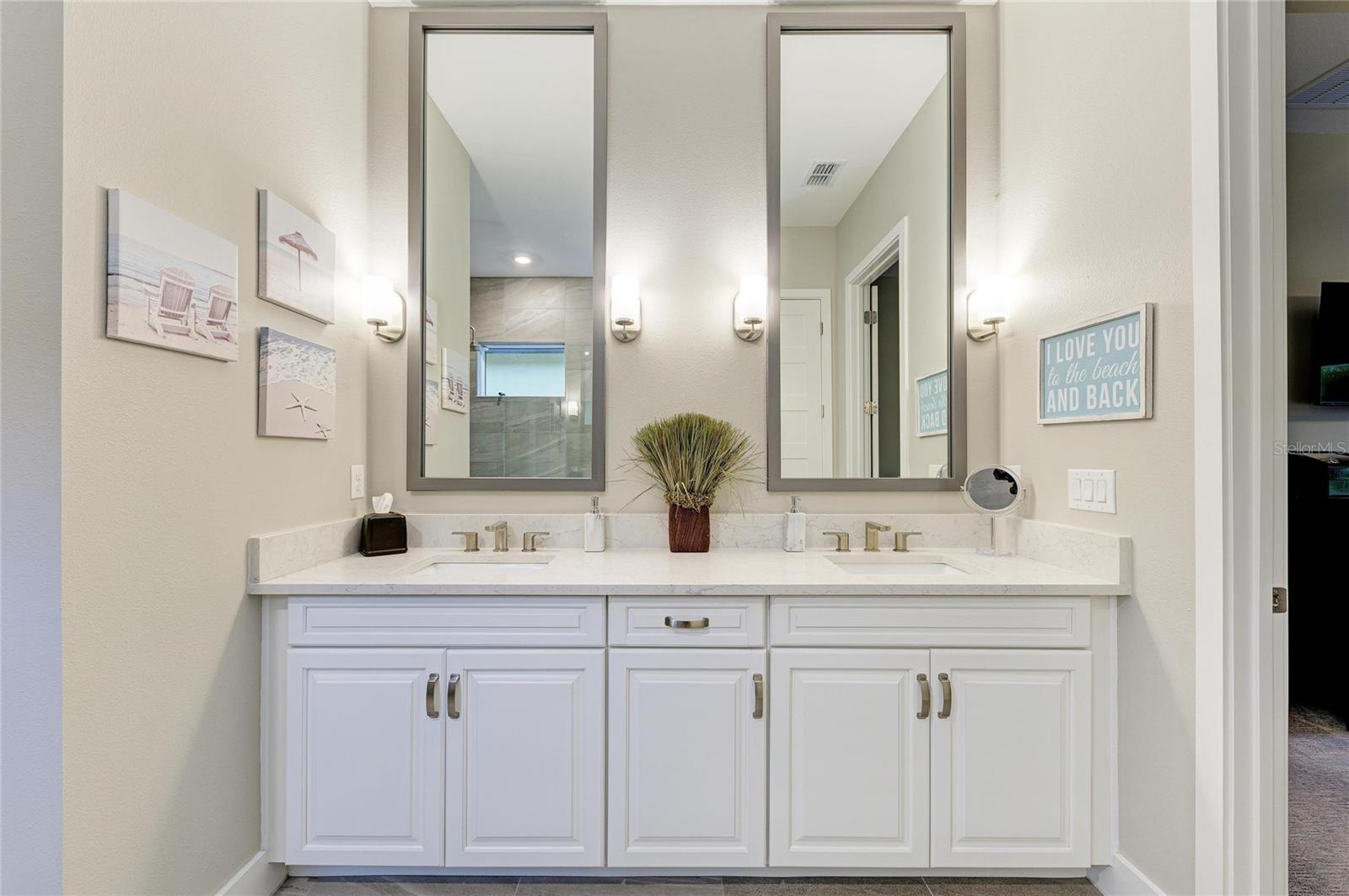 SANCTUARY COVE - Residential