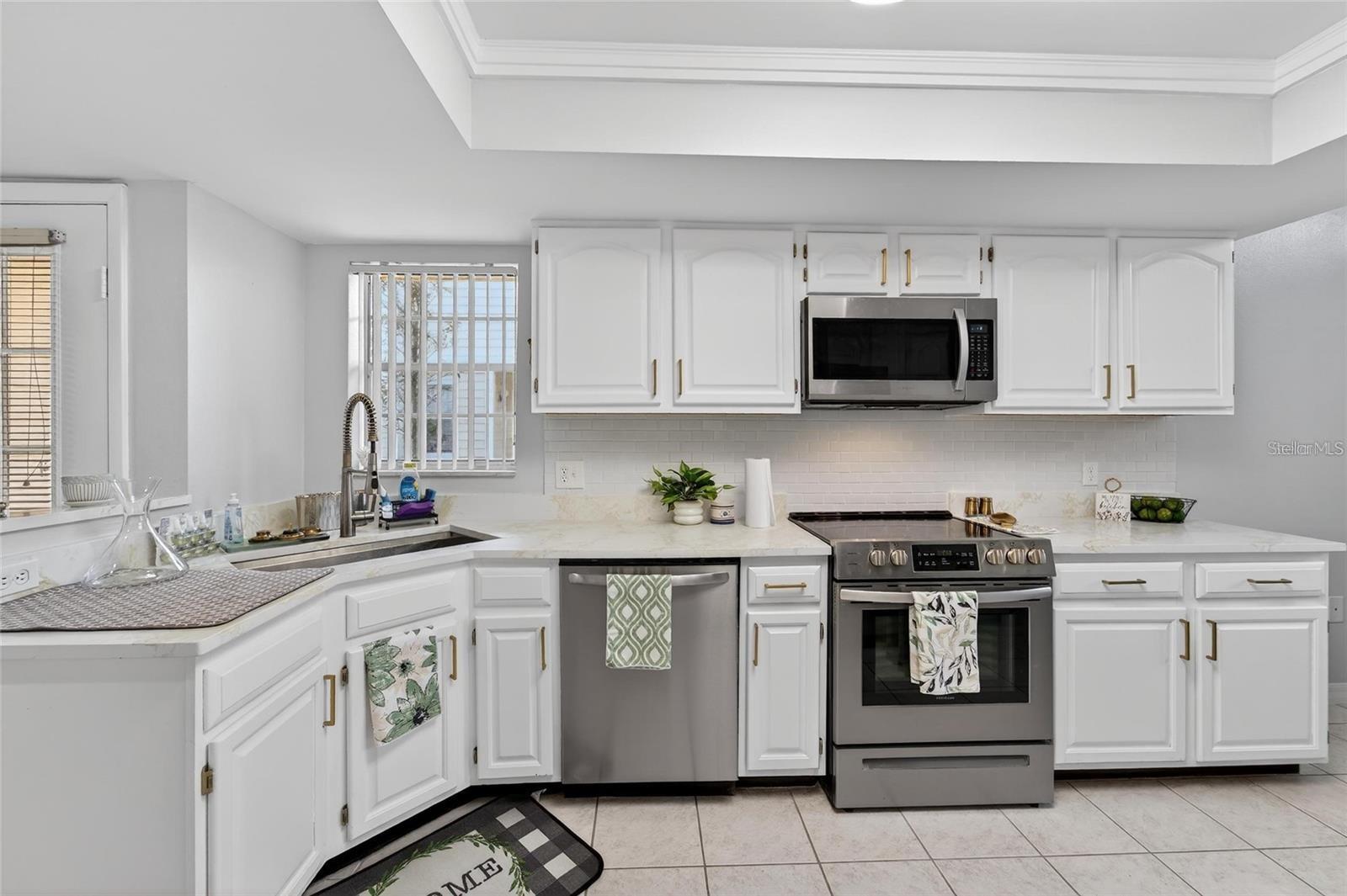 PINE GROVE CONDO AT BLOO - Residential