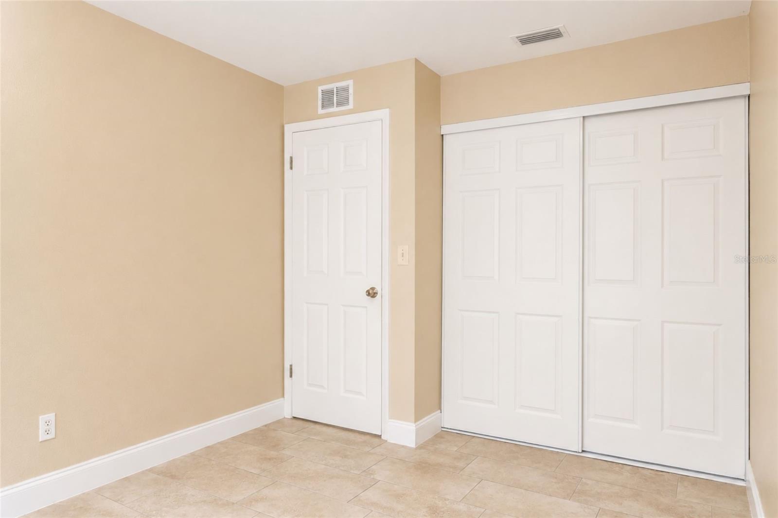 TAMPA OVERLOOK - Residential Lease