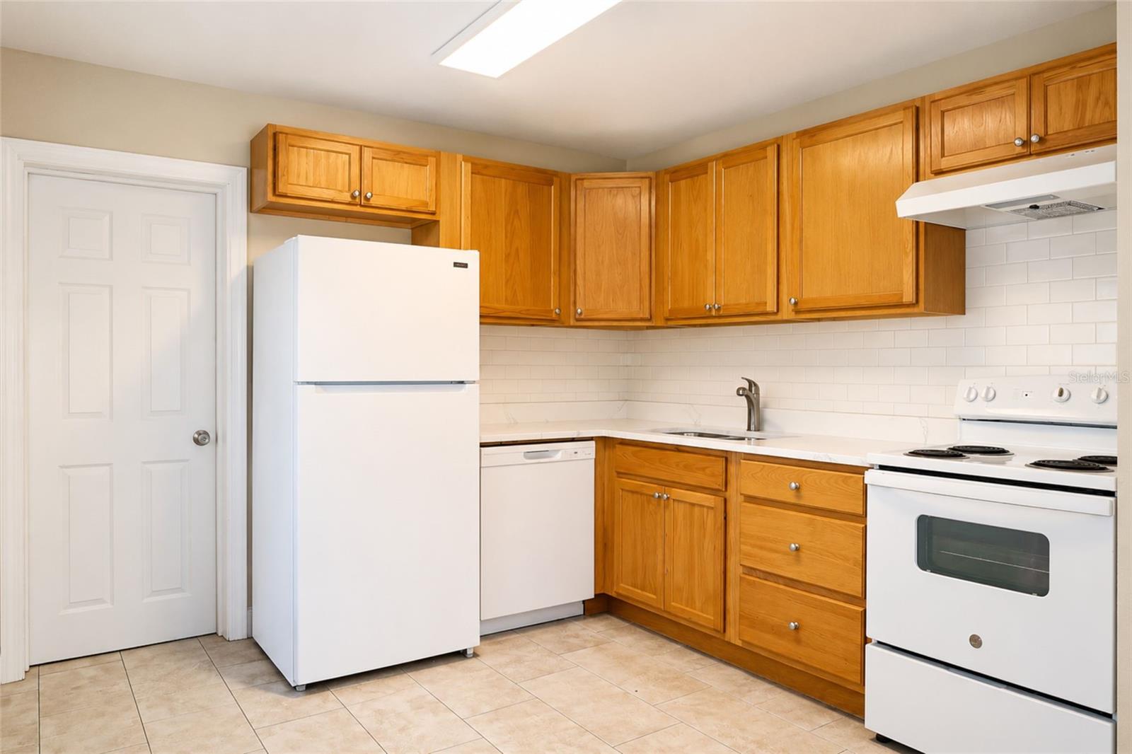 TAMPA OVERLOOK - Residential Lease
