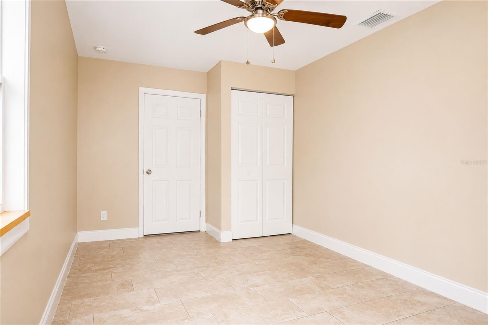 TAMPA OVERLOOK - Residential Lease