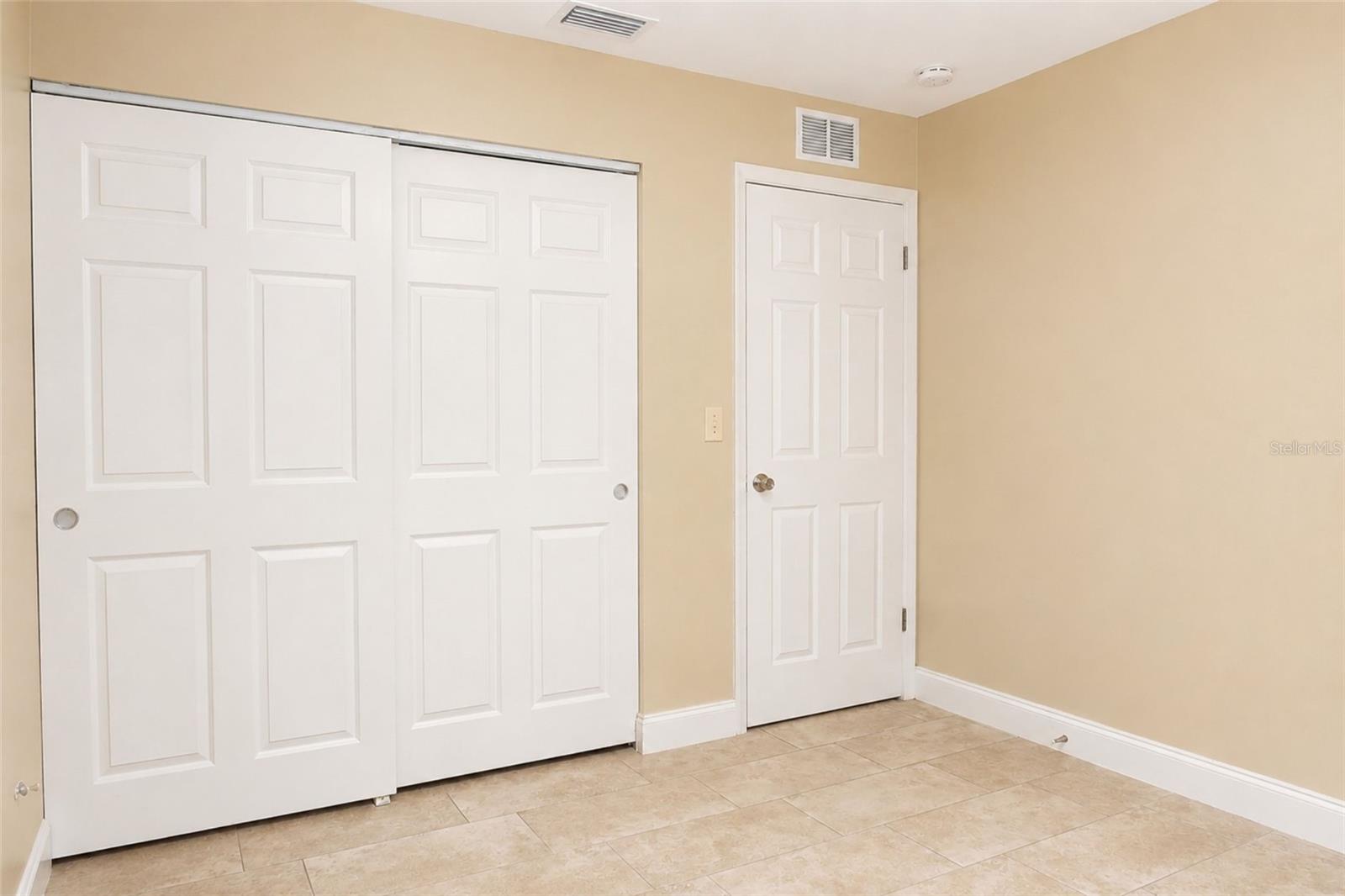 TAMPA OVERLOOK - Residential Lease