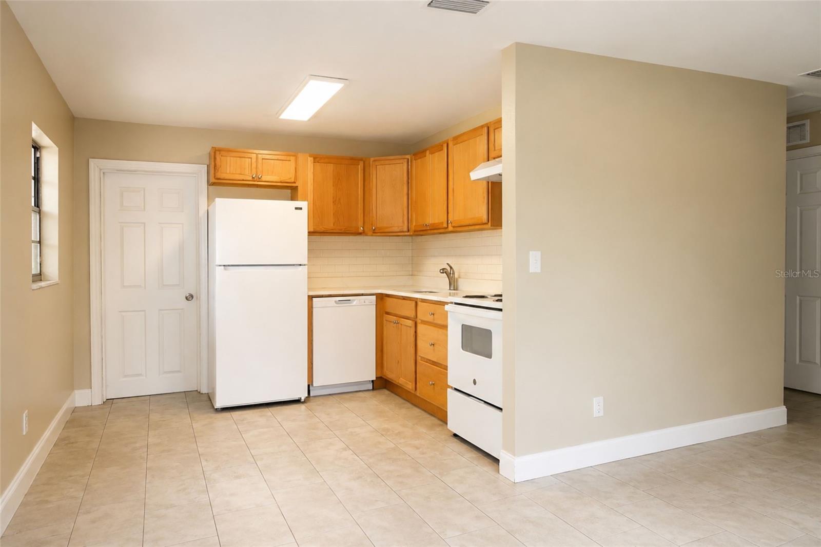 TAMPA OVERLOOK - Residential Lease