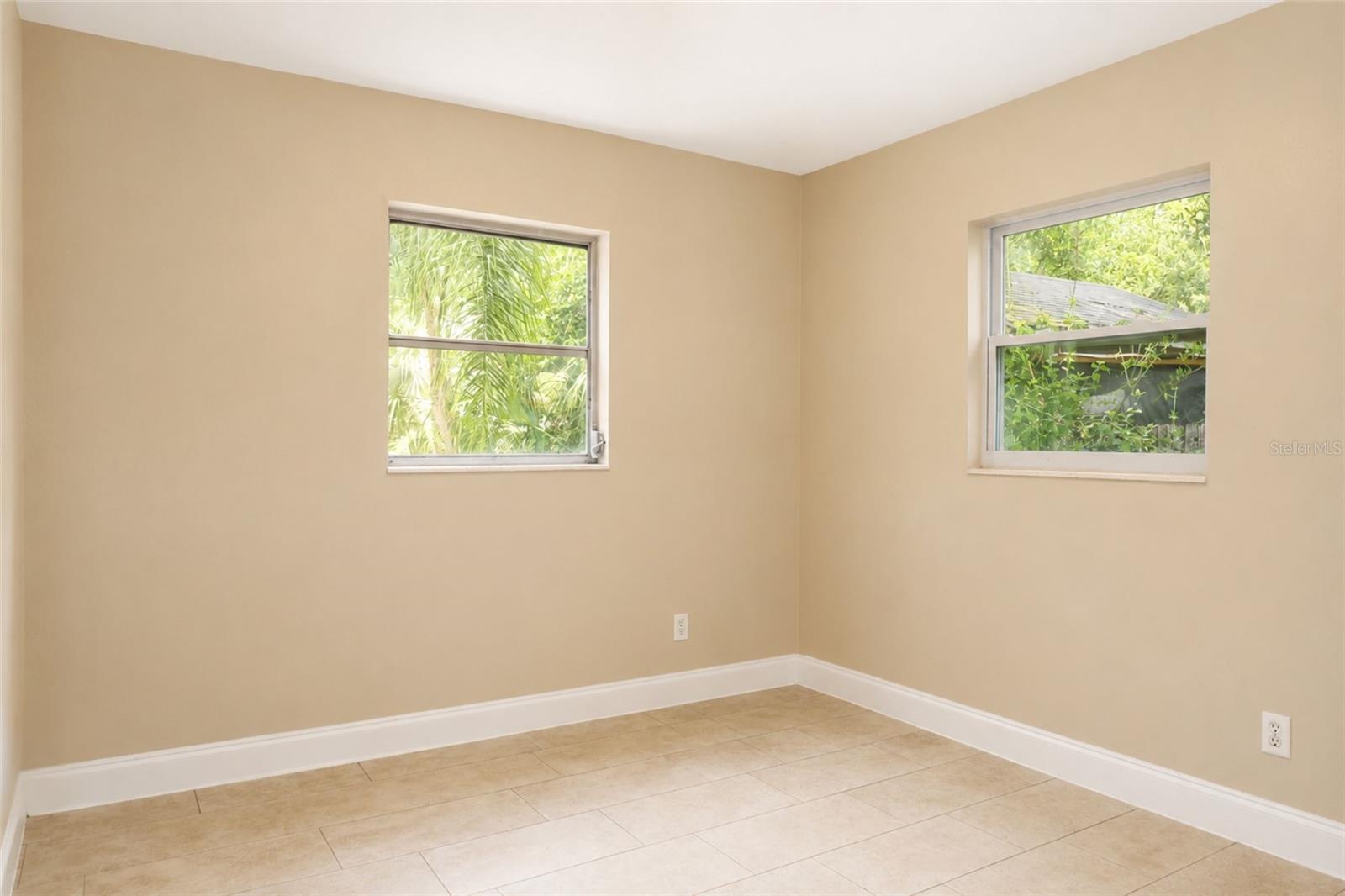 TAMPA OVERLOOK - Residential Lease