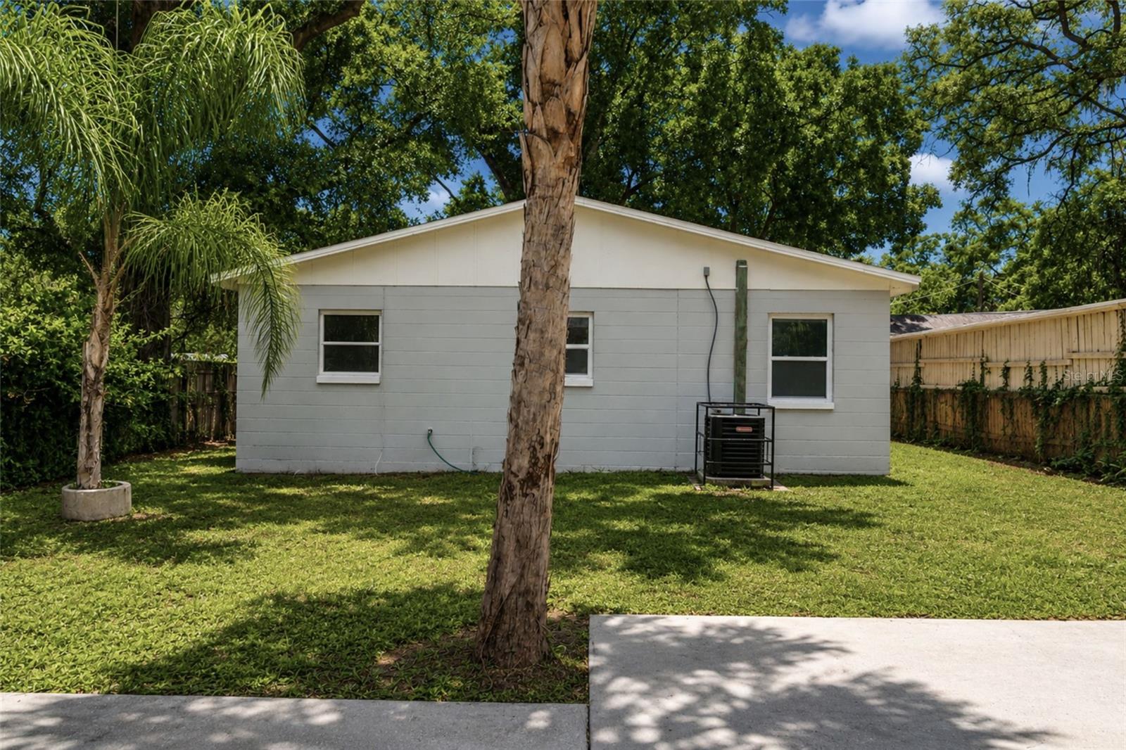 TAMPA OVERLOOK - Residential Lease