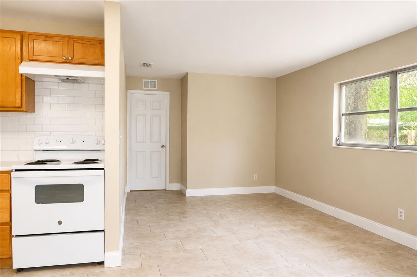 TAMPA OVERLOOK - Residential Lease