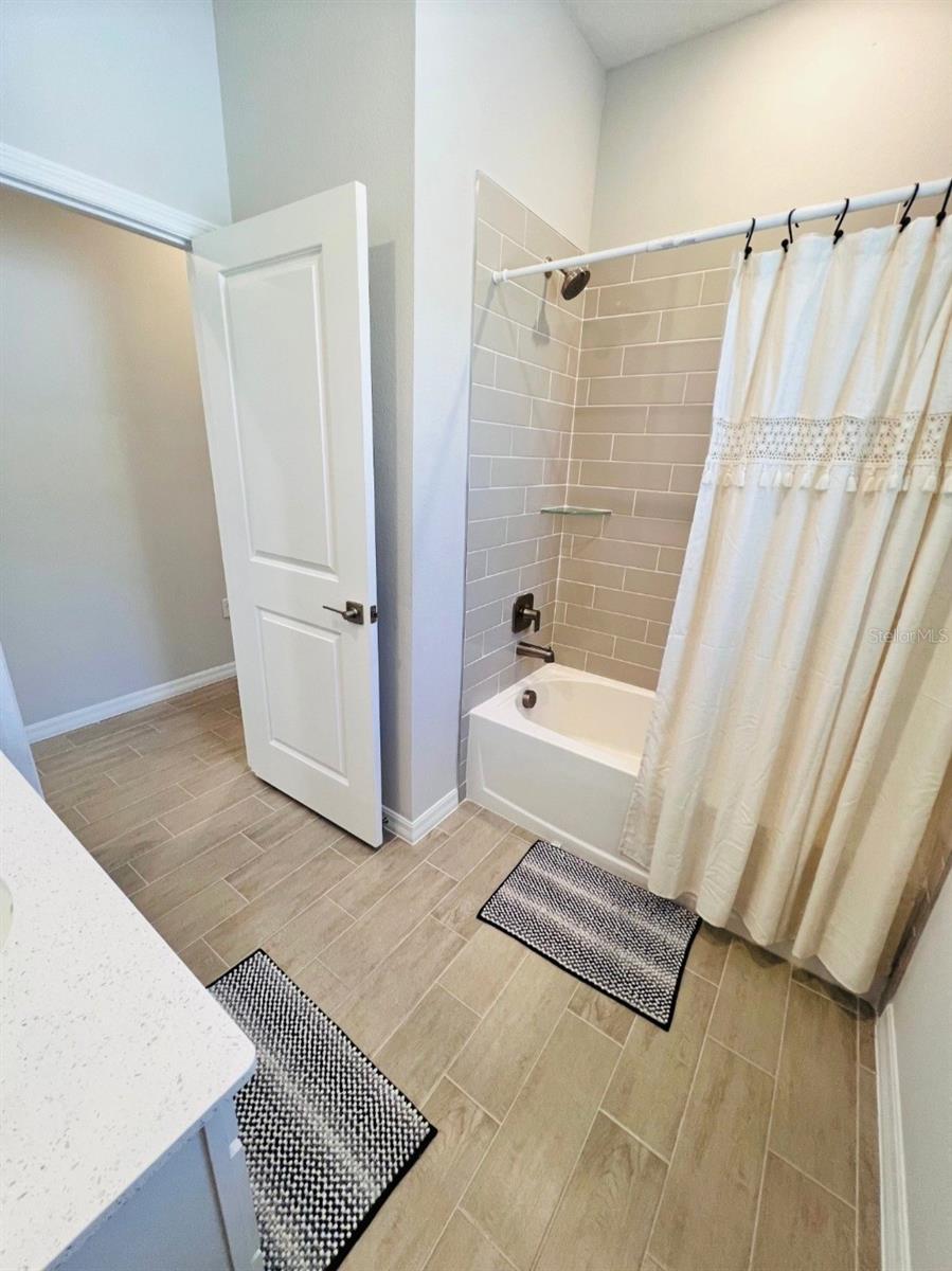 MARION OAKS UN 04 - Residential Lease