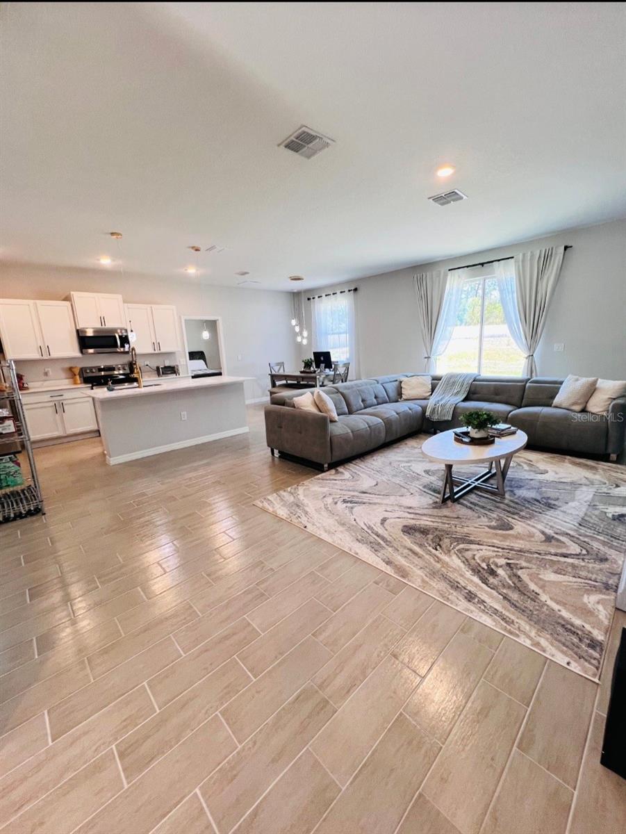 MARION OAKS UN 04 - Residential Lease