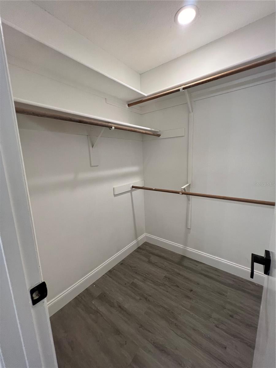 OAKWOOD - Residential Lease