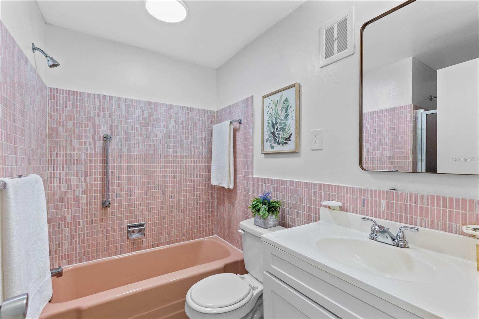 LAKE MAITLAND TERRACE APTS - Residential