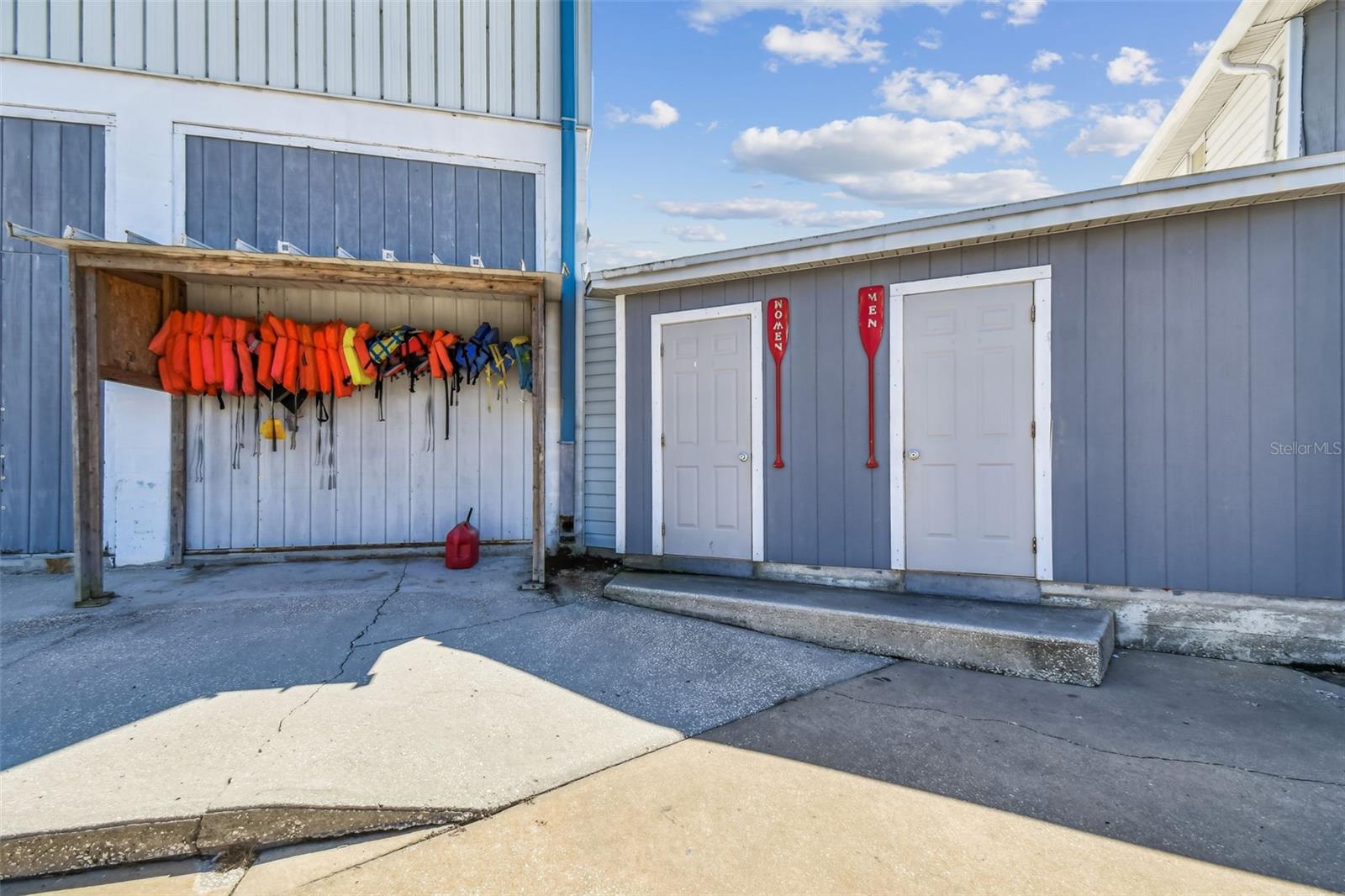 WEEKI WACHEE GARDENS - Commercial Sale