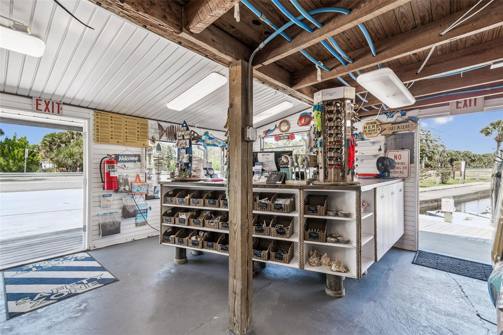 WEEKI WACHEE GARDENS - Commercial Sale
