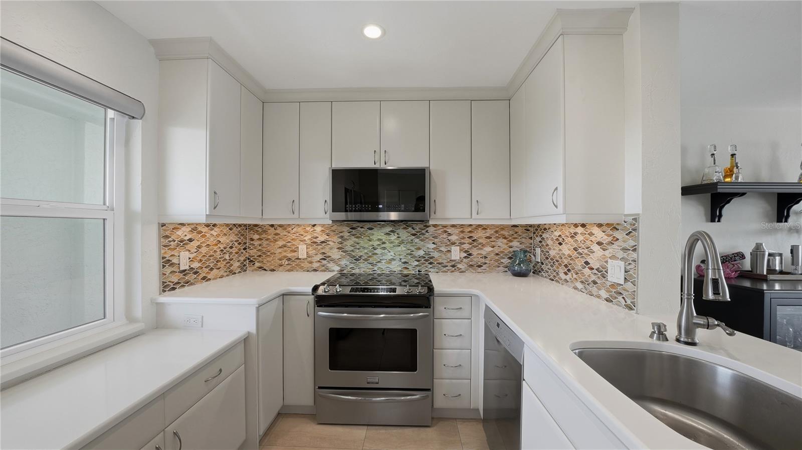 WINDWARD BAY AMD - Residential
