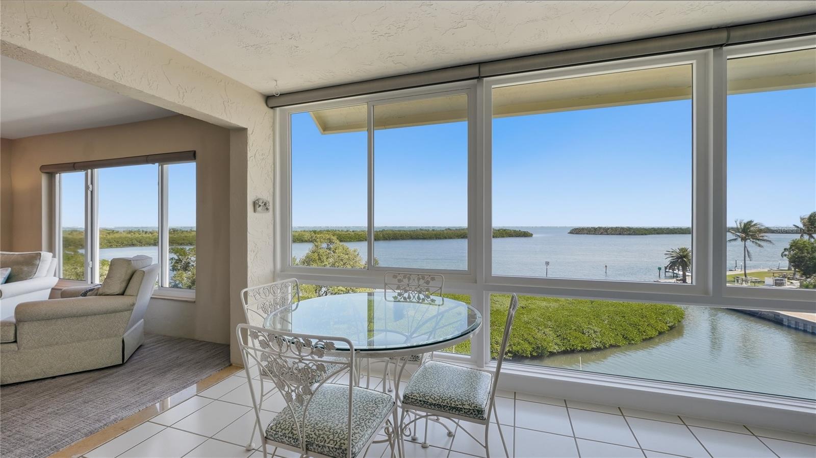 WINDWARD BAY AMD - Residential