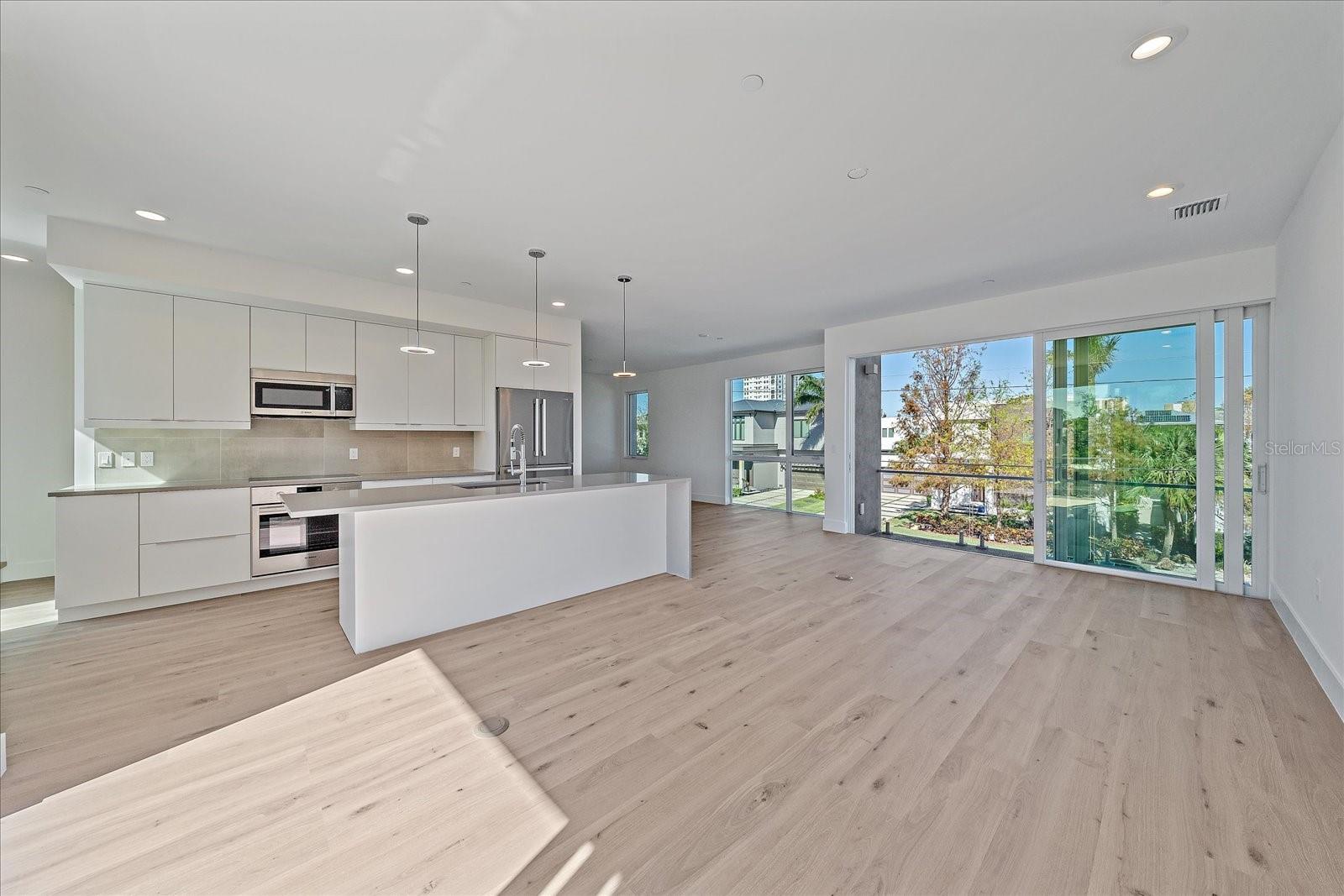 LAUREL ON THE WATER - Residential