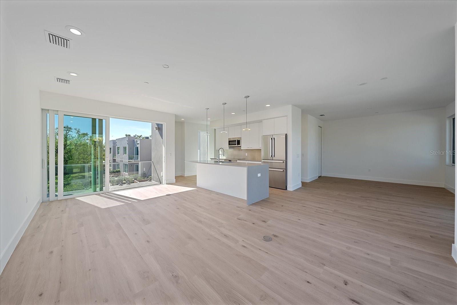 LAUREL ON THE WATER - Residential