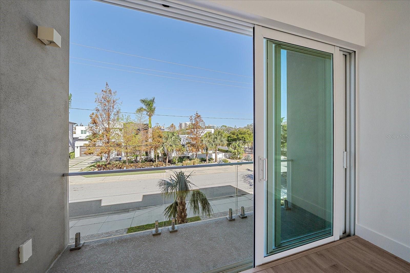 LAUREL ON THE WATER - Residential