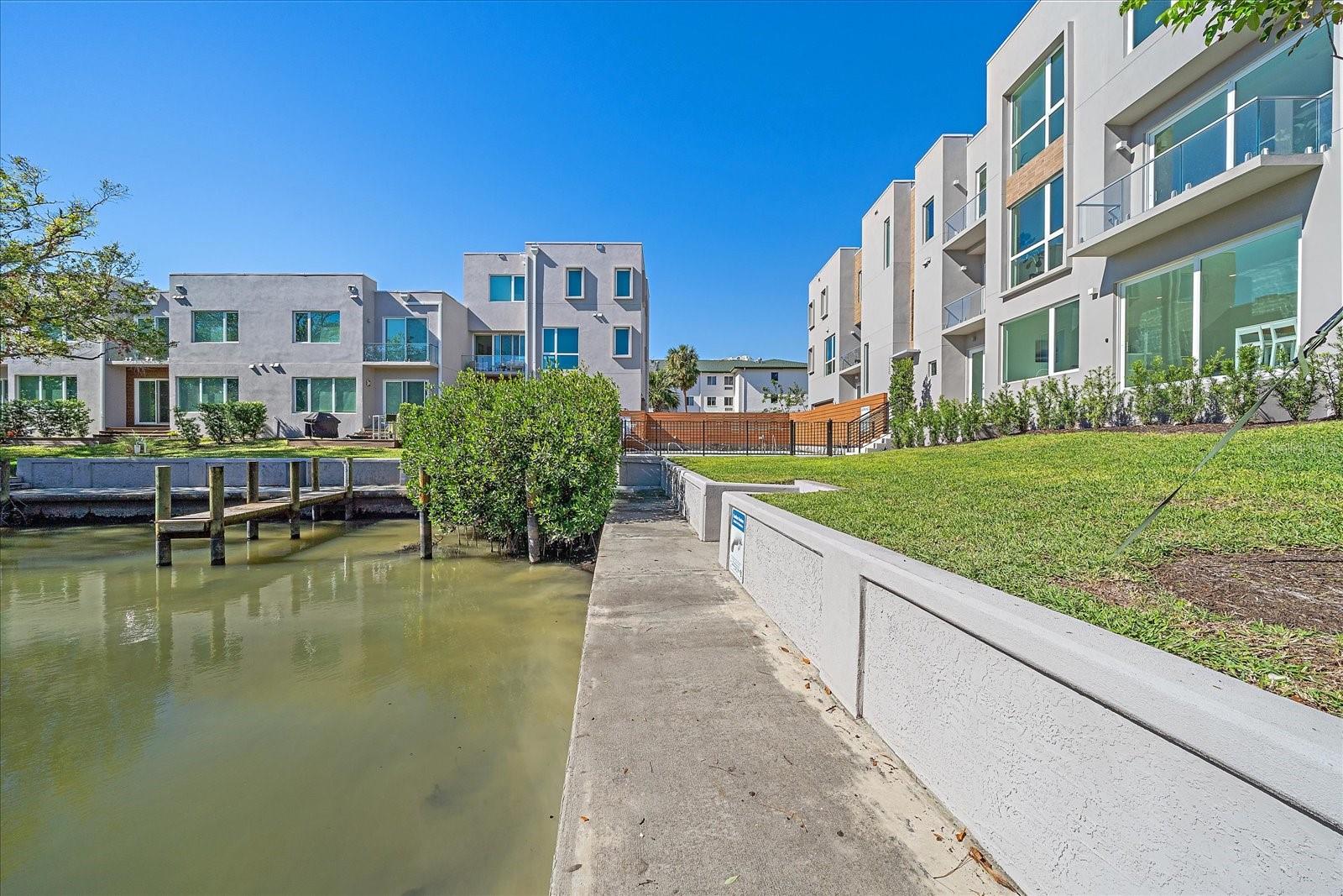 LAUREL ON THE WATER - Residential