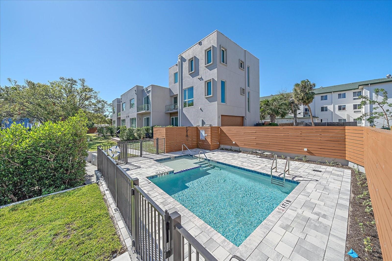 LAUREL ON THE WATER - Residential