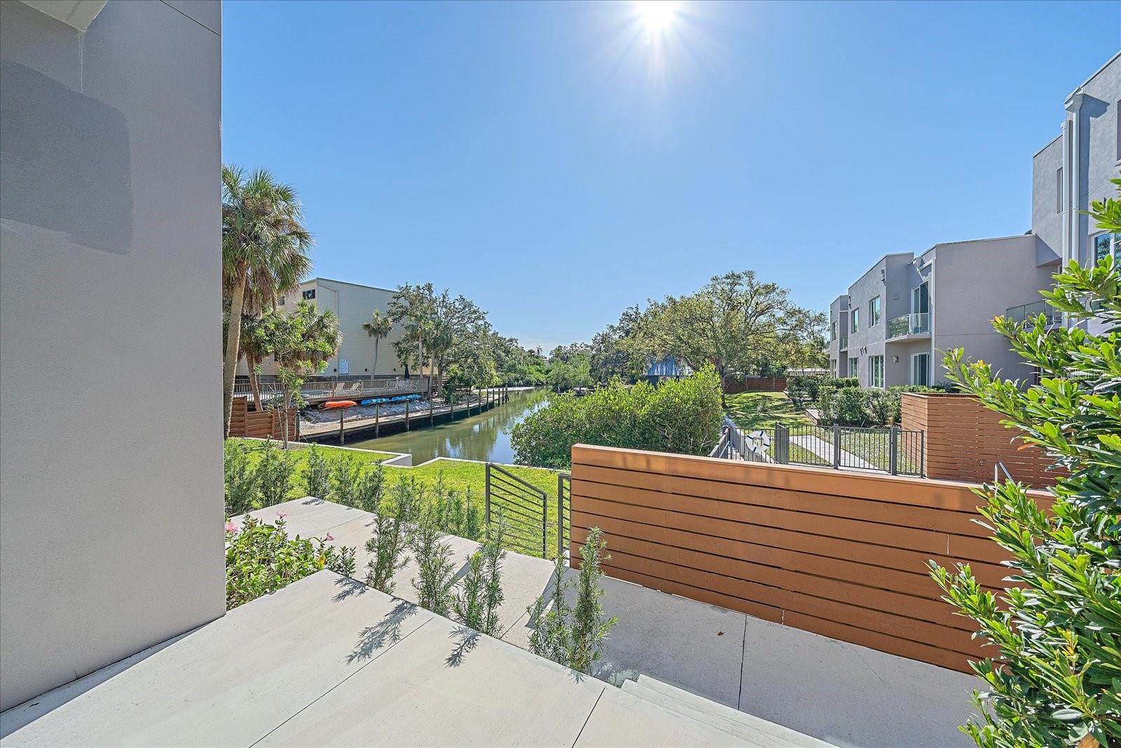 LAUREL ON THE WATER - Residential
