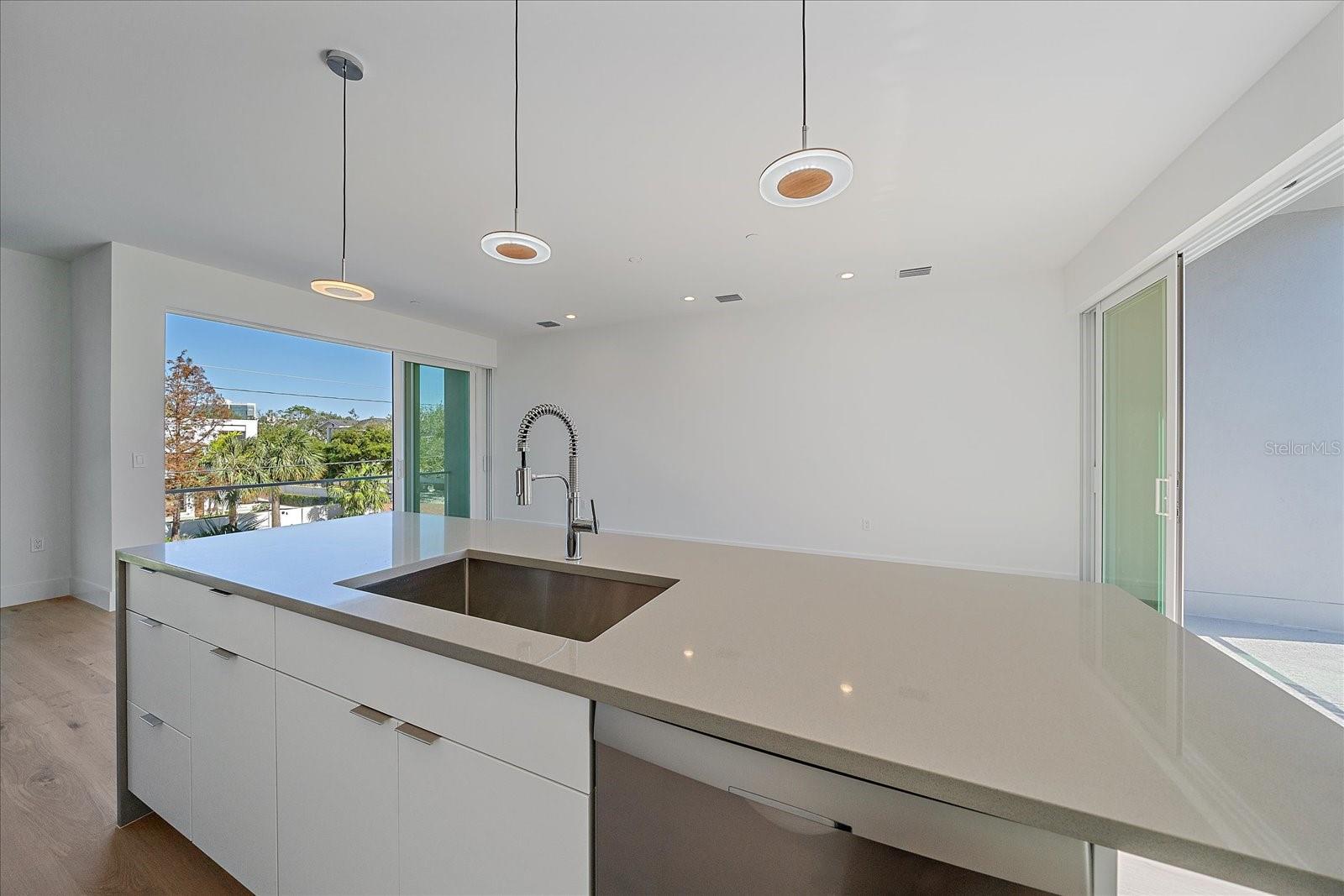 LAUREL ON THE WATER - Residential