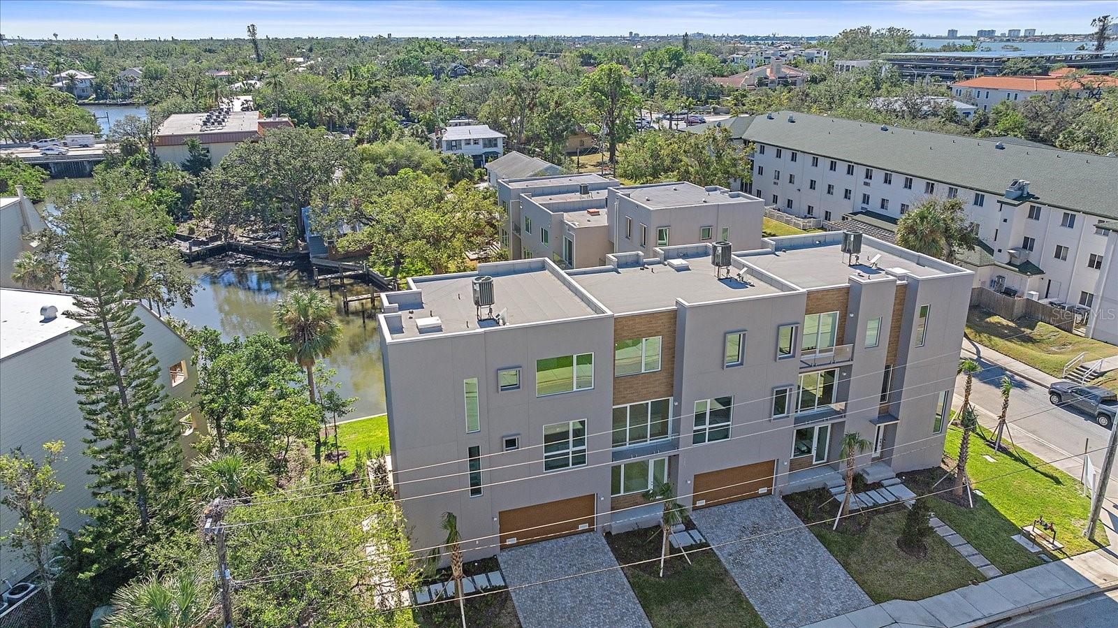 LAUREL ON THE WATER - Residential