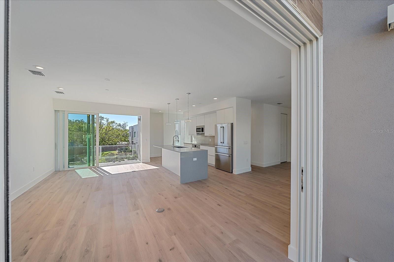 LAUREL ON THE WATER - Residential