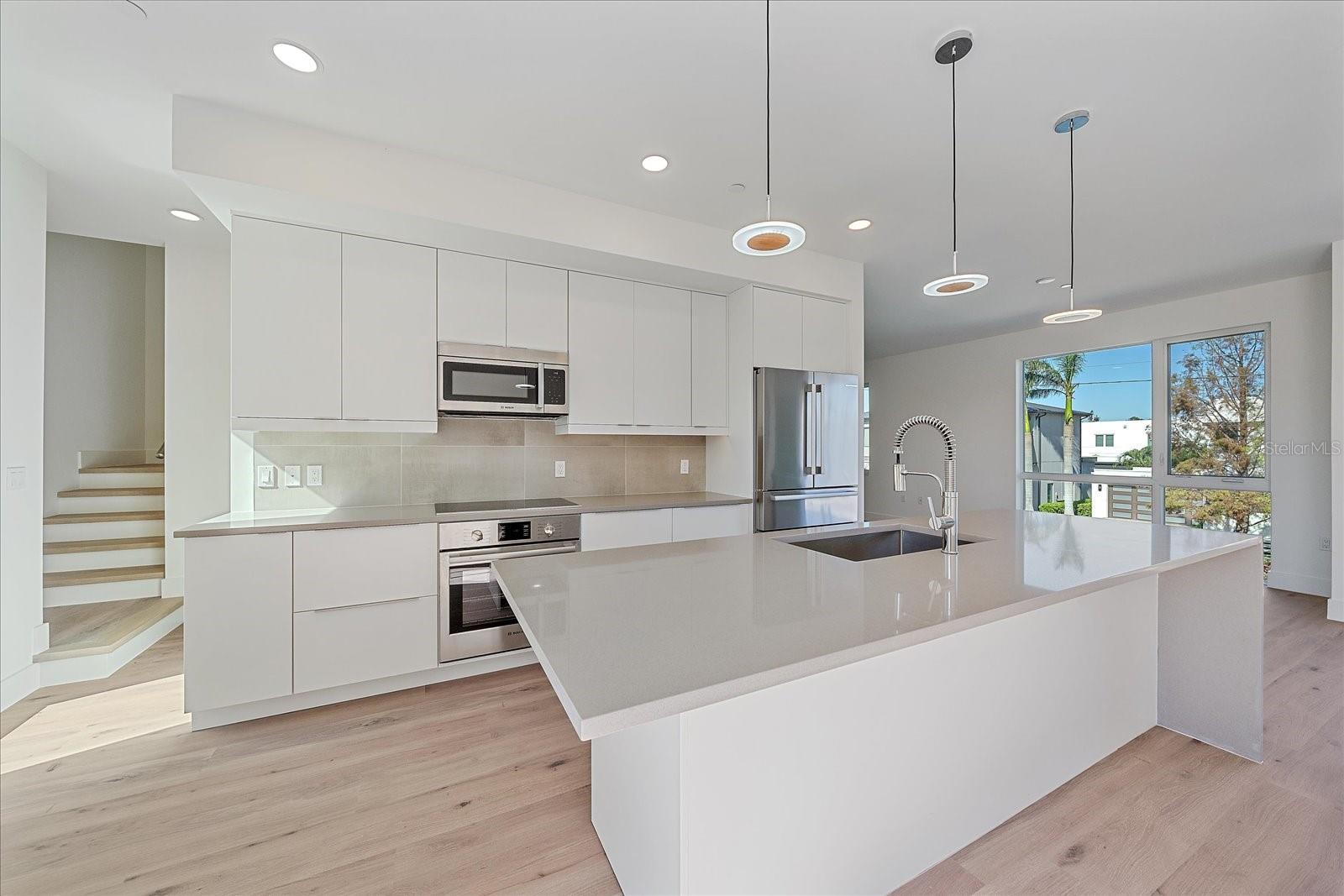 LAUREL ON THE WATER - Residential