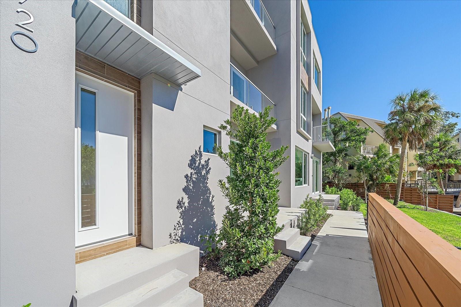LAUREL ON THE WATER - Residential