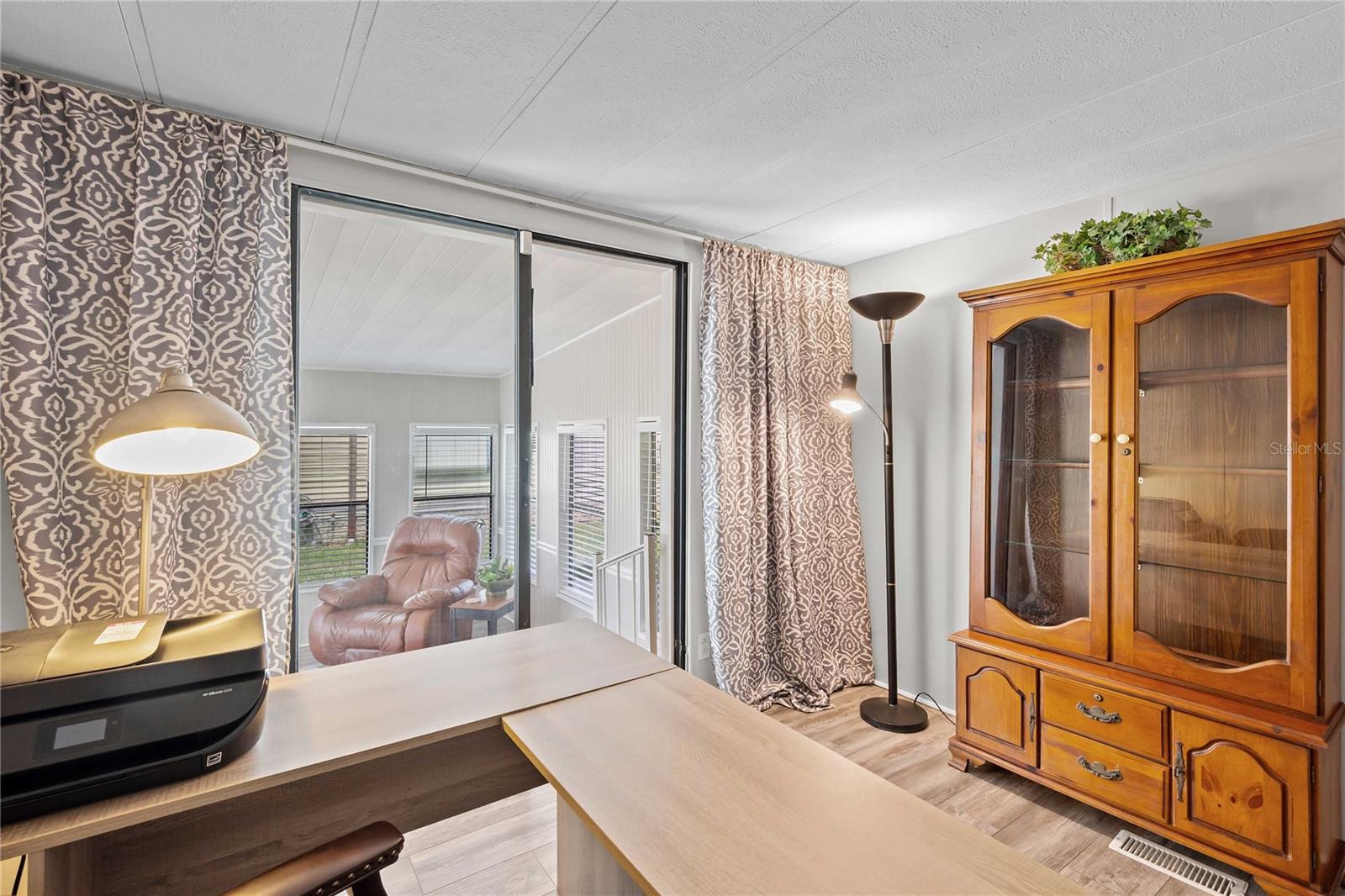 OAKS ROYAL - Residential