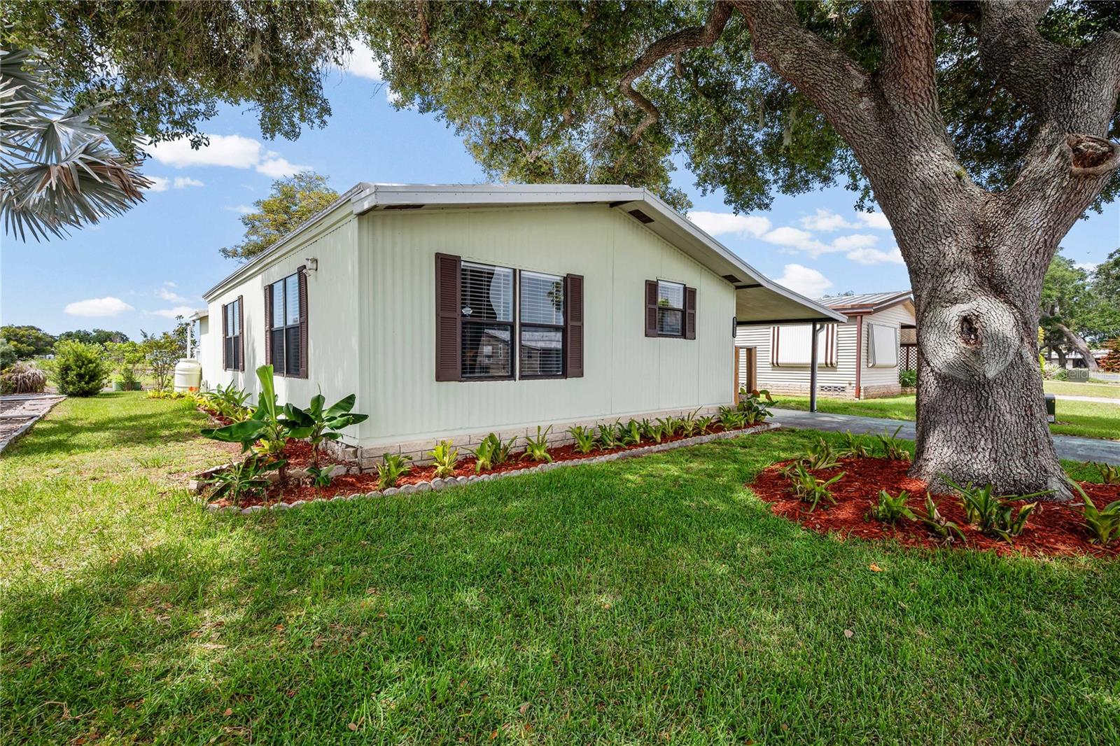 OAKS ROYAL - Residential
