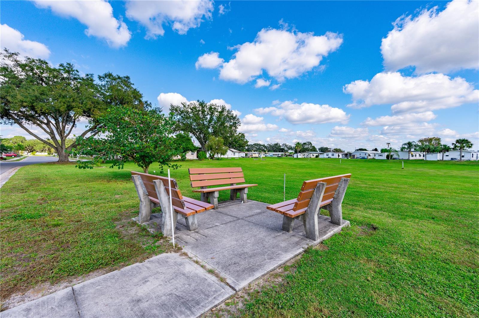 OAKS ROYAL - Residential