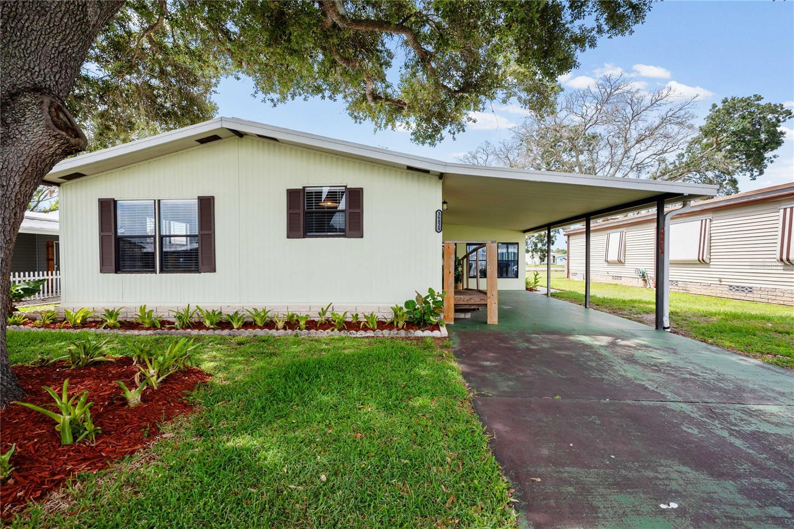 OAKS ROYAL - Residential
