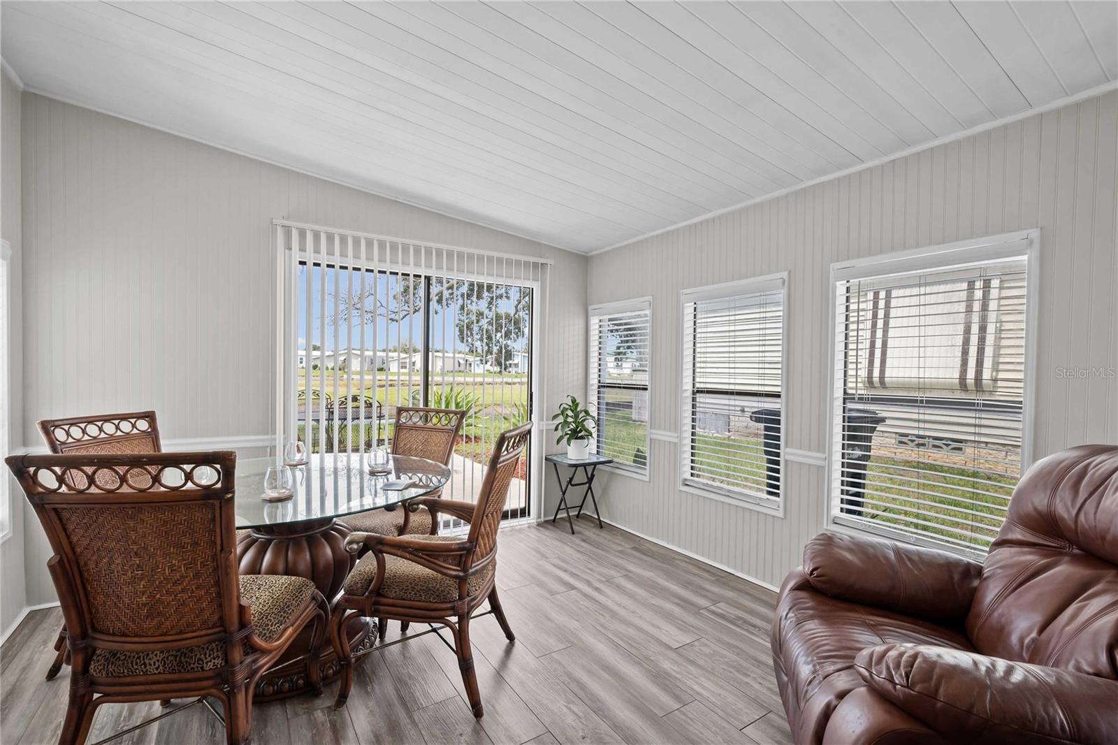 OAKS ROYAL - Residential