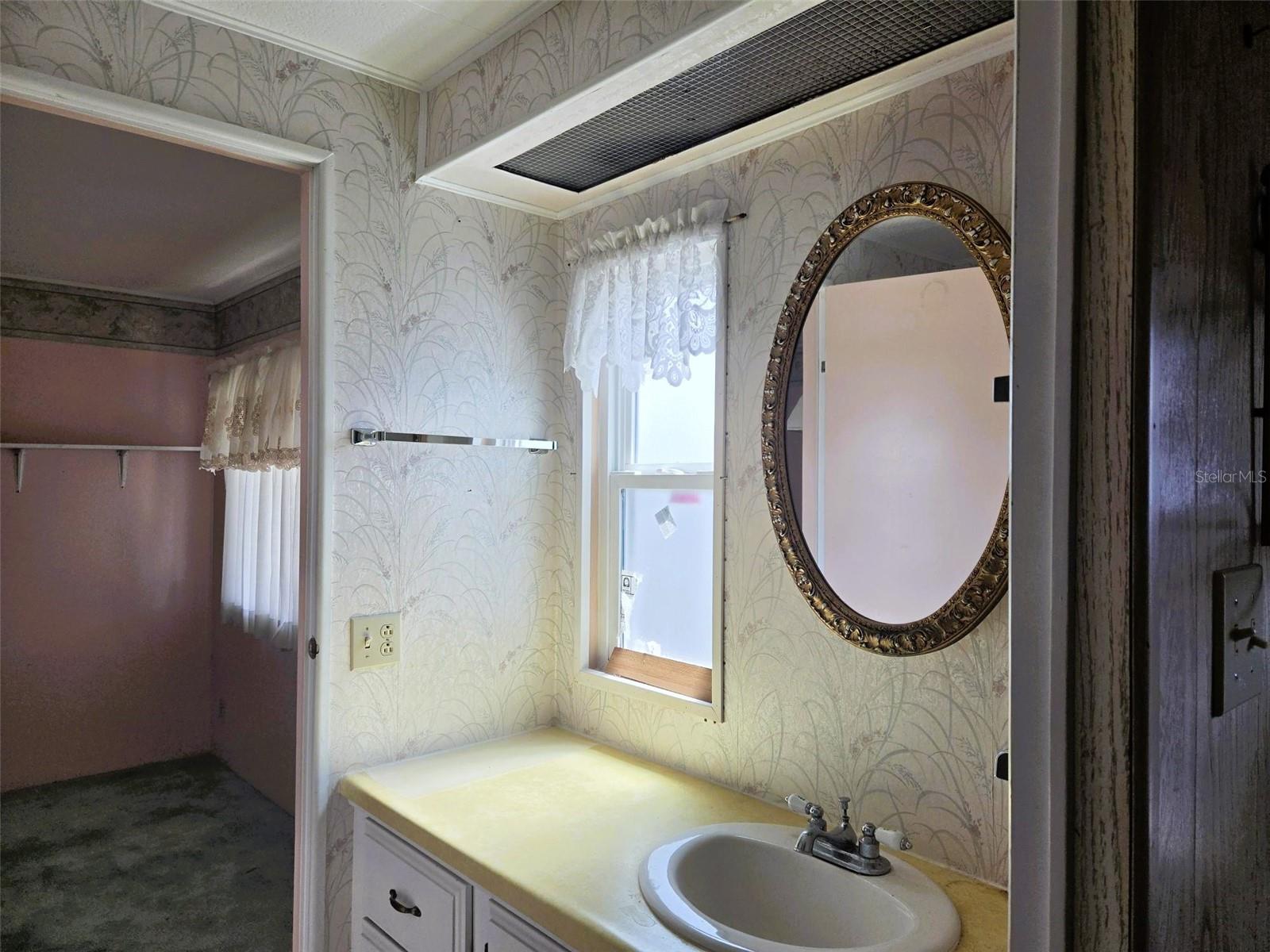 OAKWOOD MANOR - Residential
