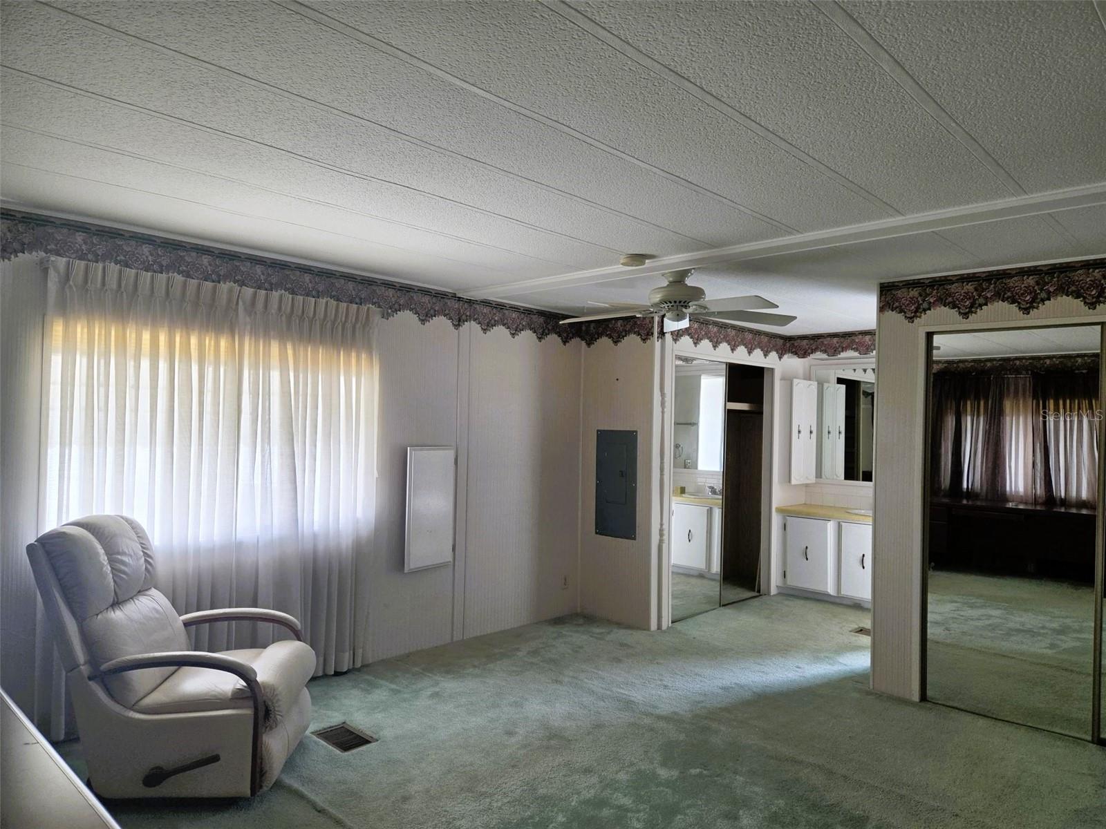 OAKWOOD MANOR - Residential