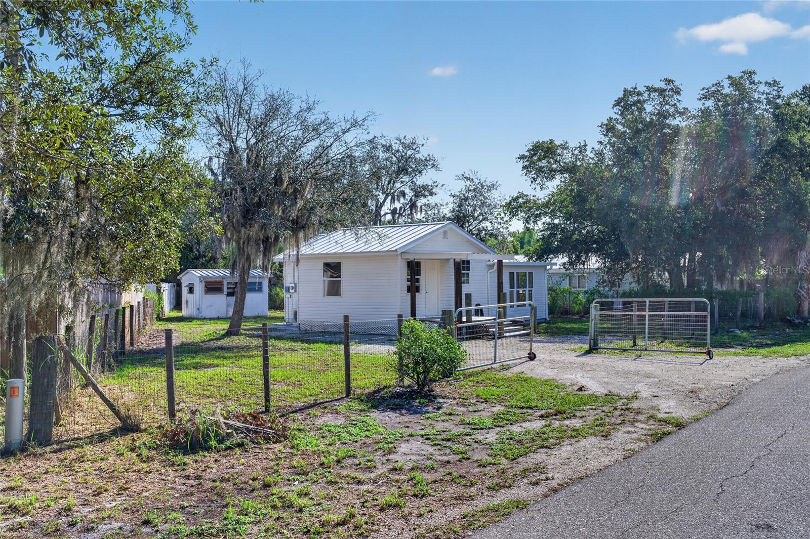 RIVERSIDE PARK - Residential