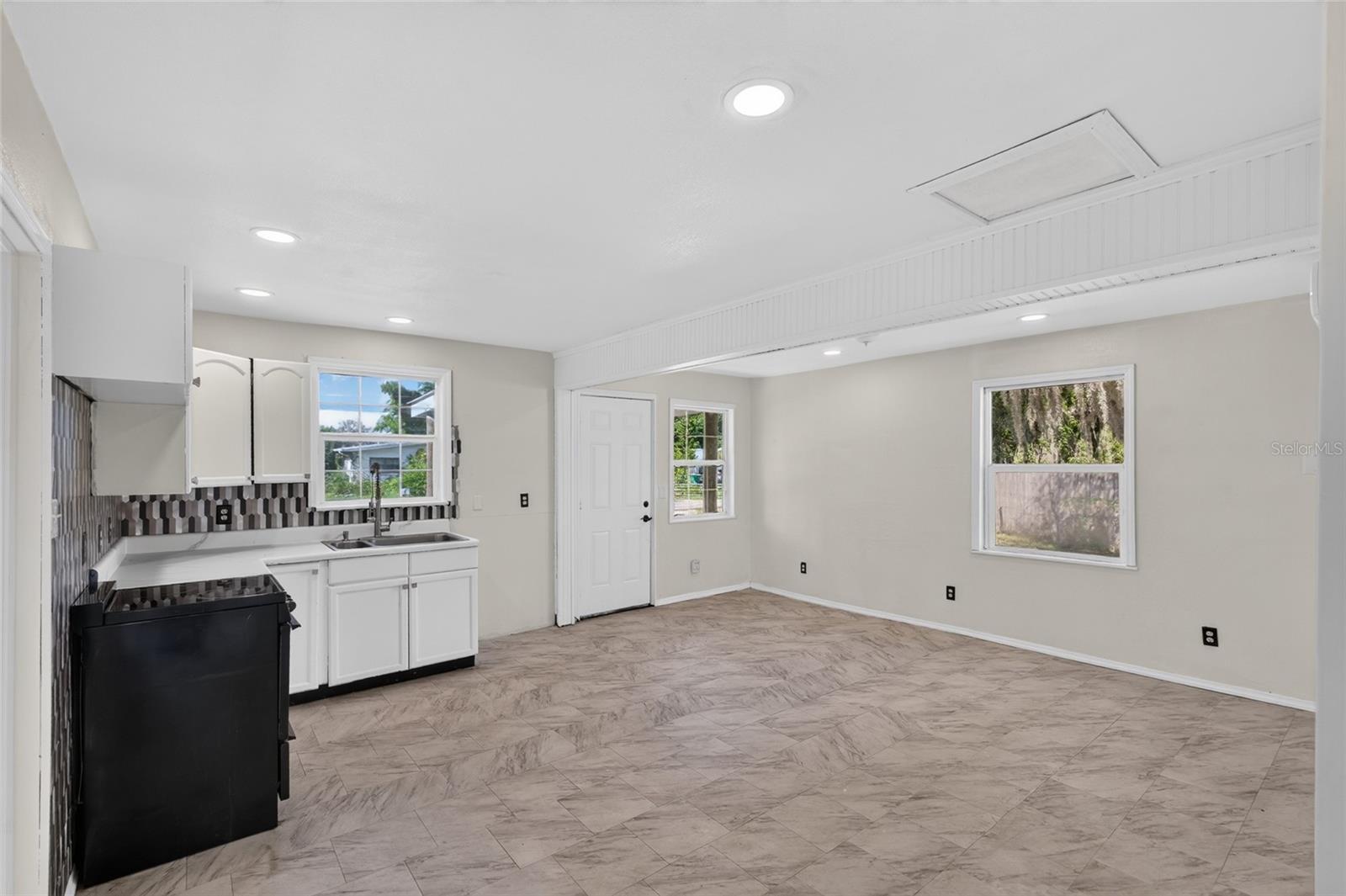 RIVERSIDE PARK - Residential